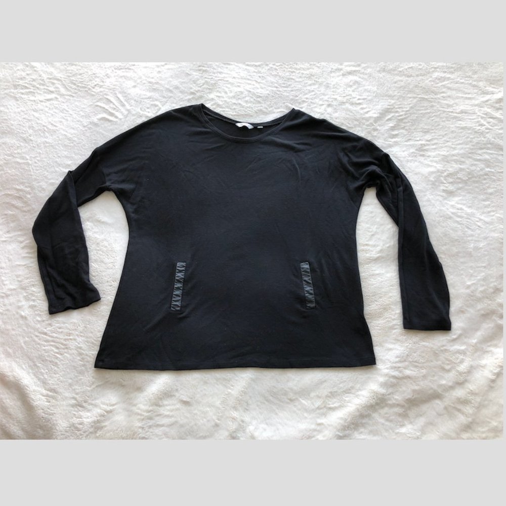 🏄3 for $15🏄 Soft Black Sweater